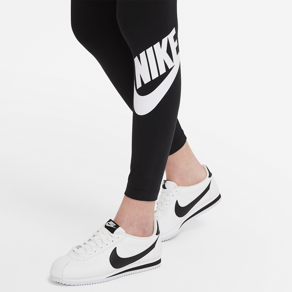 Nike Sportswear Essential High-Waisted thumbnail 4