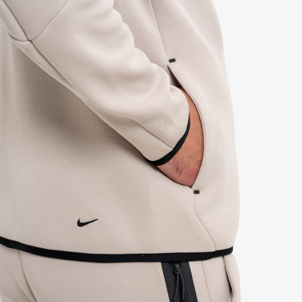 Nike Tech thumbnail 4