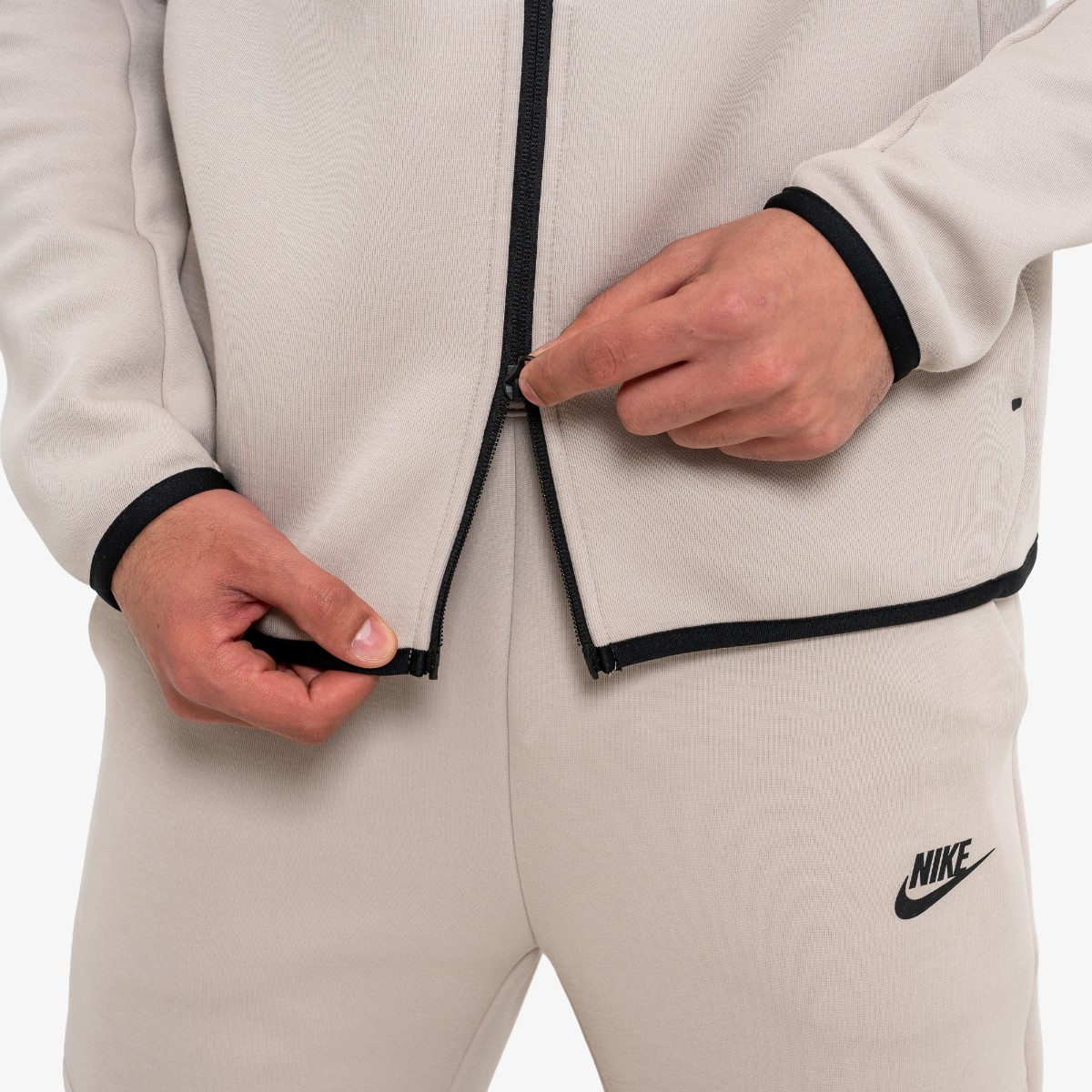 Nike Tech thumbnail 5
