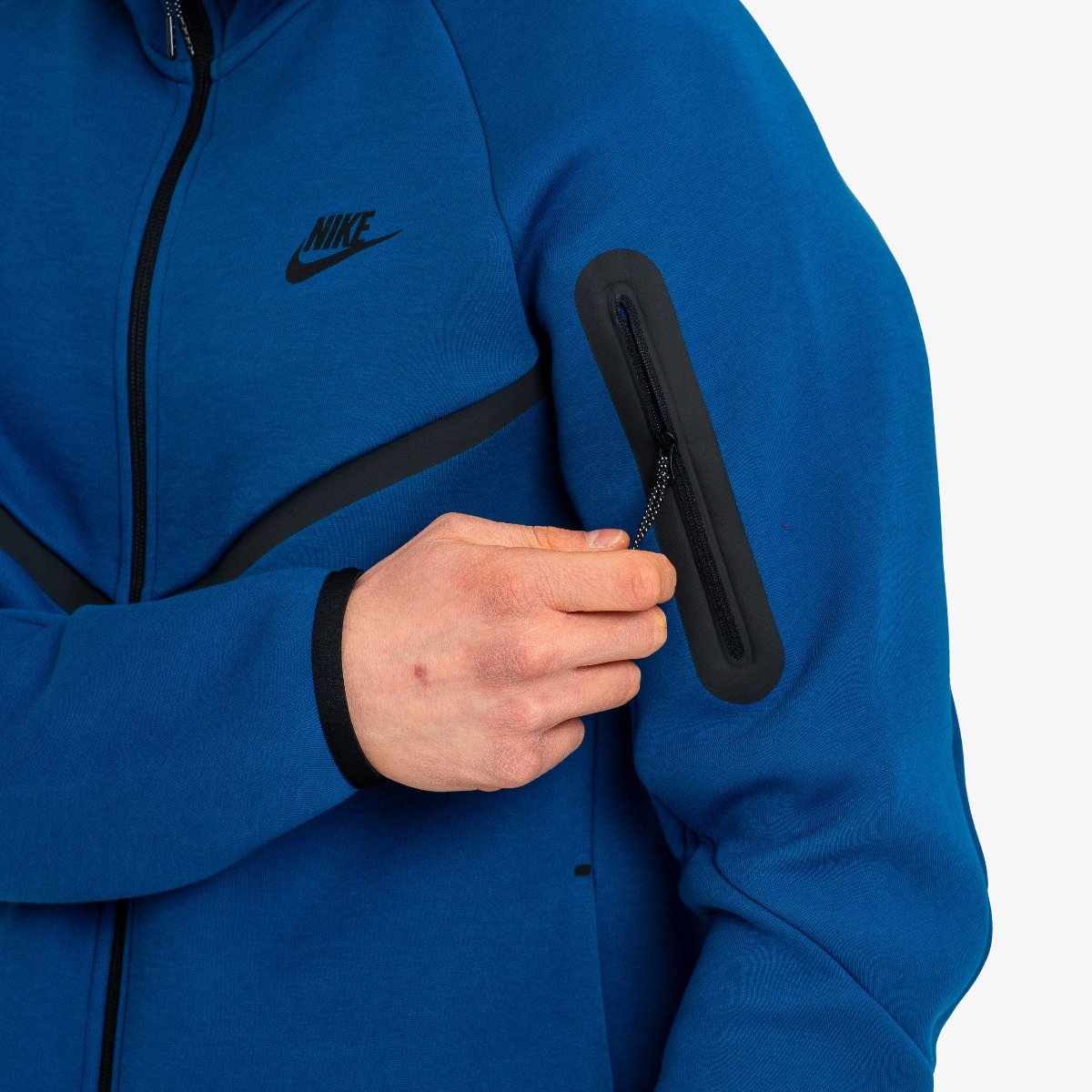 Nike Tech thumbnail 5
