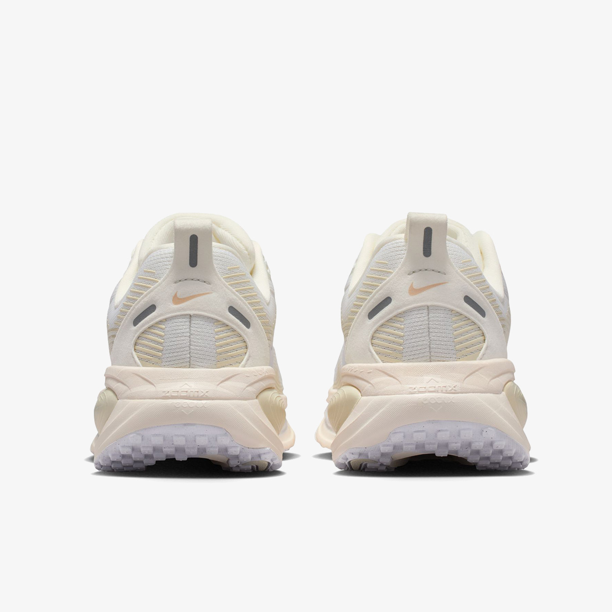 Nike Vomero 18 ESS thumbnail 3