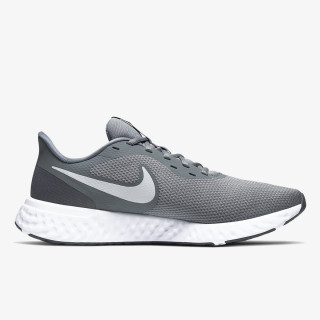 Nike Revolution 5 