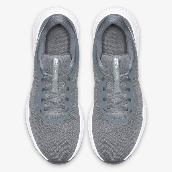 Nike Revolution 5 