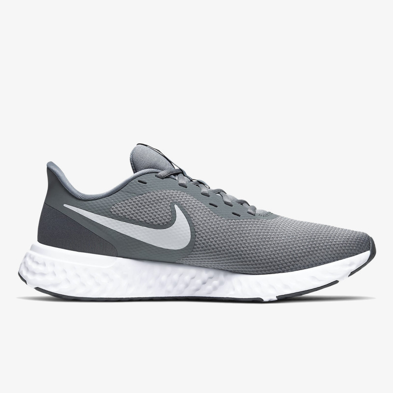 Nike Revolution 5 