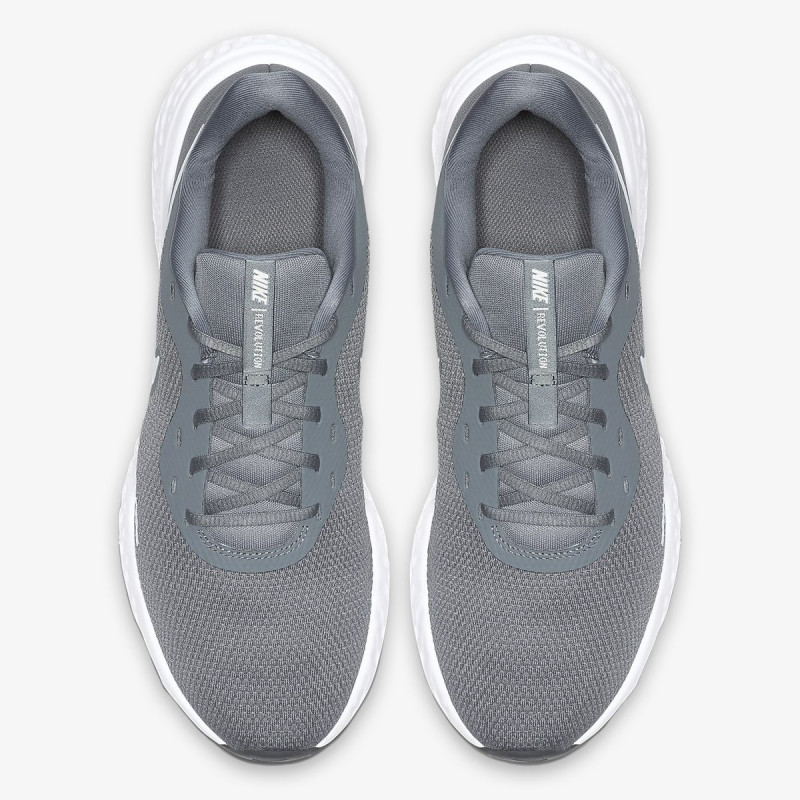 Nike Revolution 5 