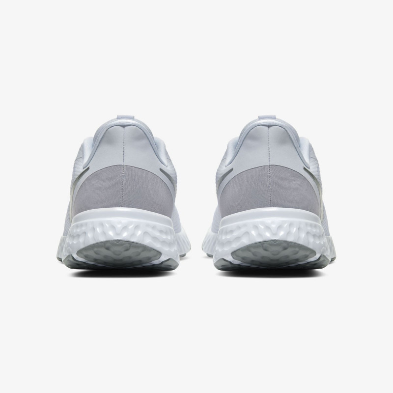 Nike Revolution 5 