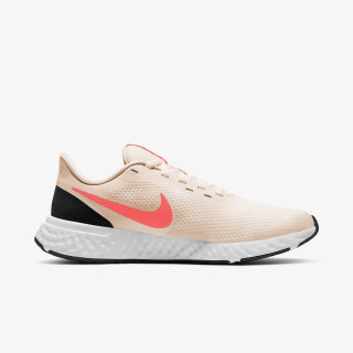 Nike Revolution 5 