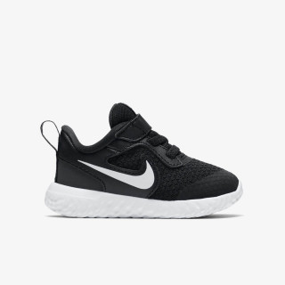 Nike Revolution 5 