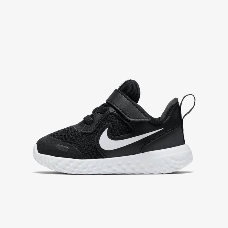 Nike Revolution 5 