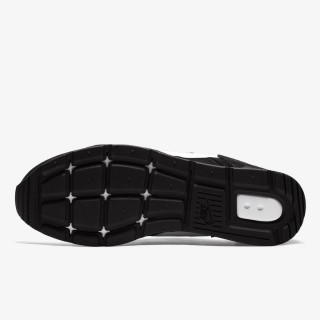 NIKE VENTURE RUNNER 