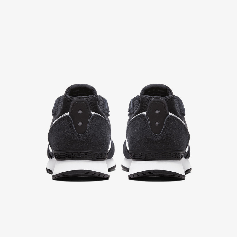 NIKE VENTURE RUNNER 