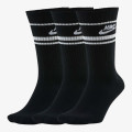 Nike Sportswear Everyday Essential 