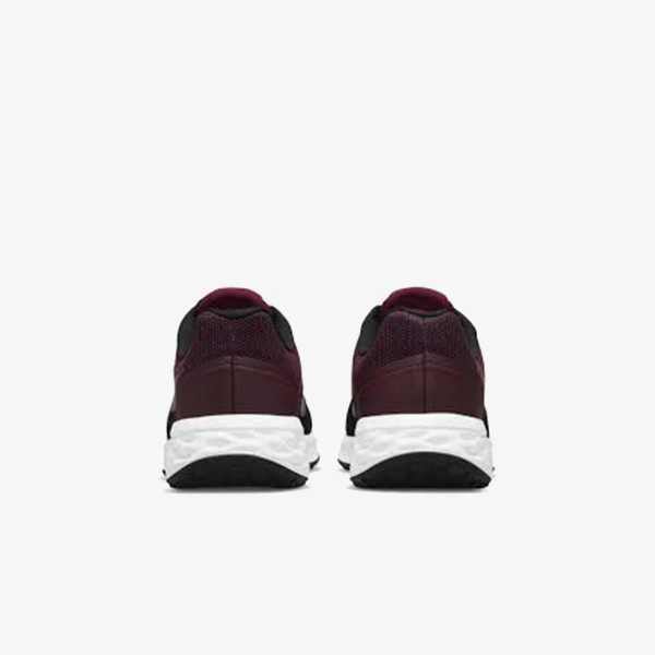 Nike Revolution 6 