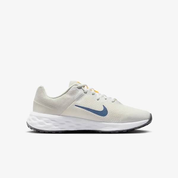 Nike Revolution 6 