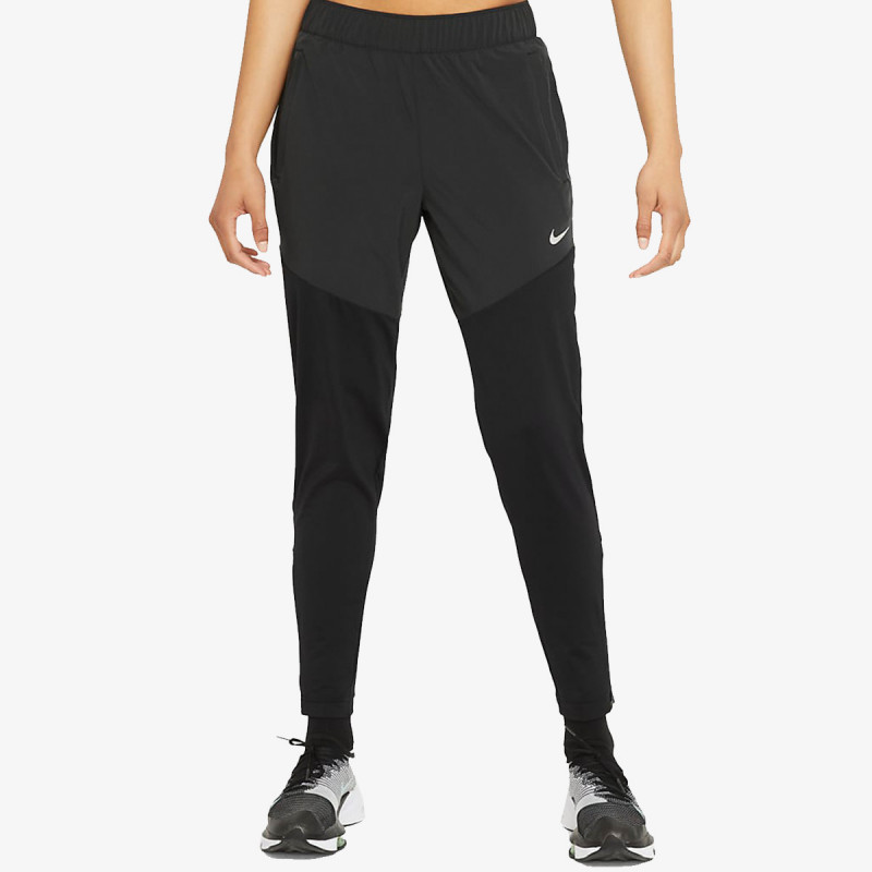 Nike Essential 
