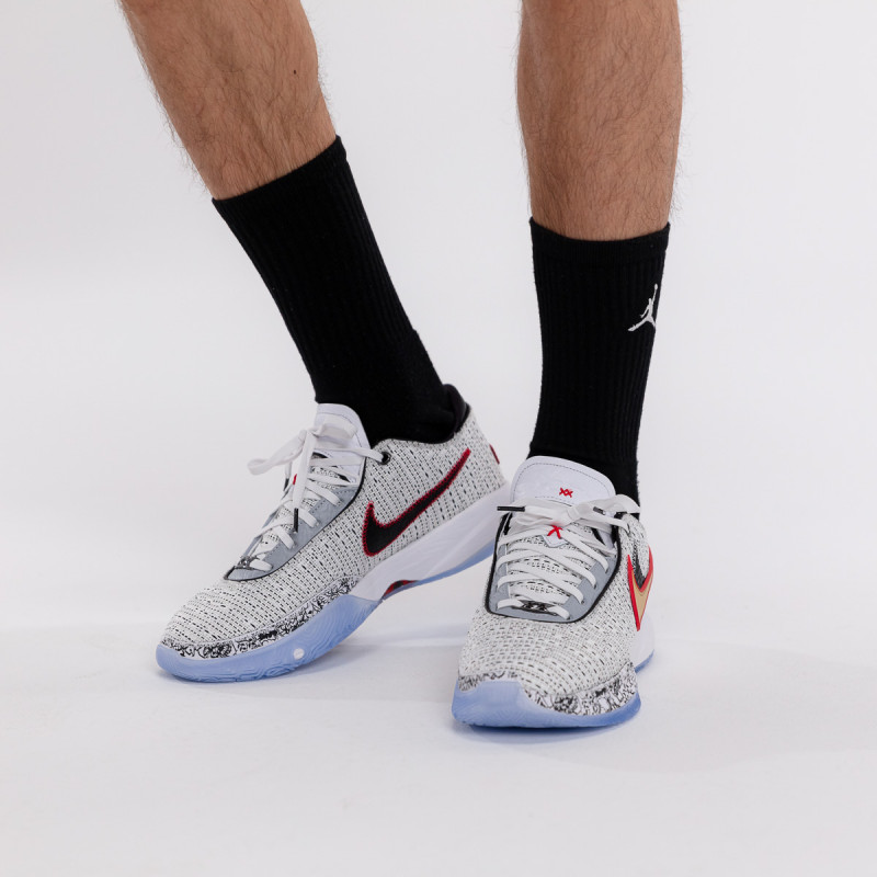 Nike LEBRON XX 