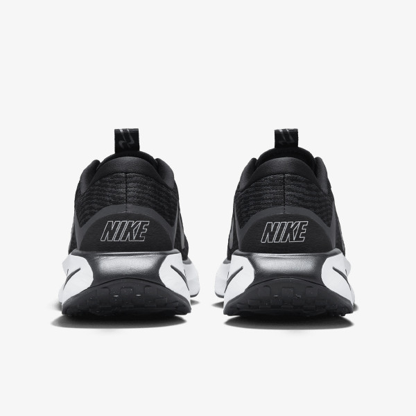 Nike Escape Momentum 
