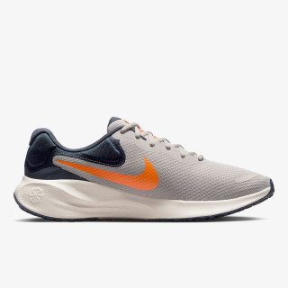 Nike Revolution 7 
