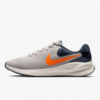 Nike Revolution 7 