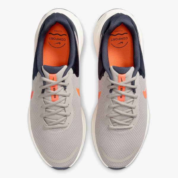 Nike Revolution 7 