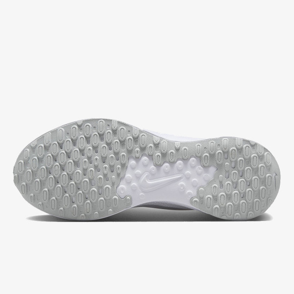 Nike Revolution 7 