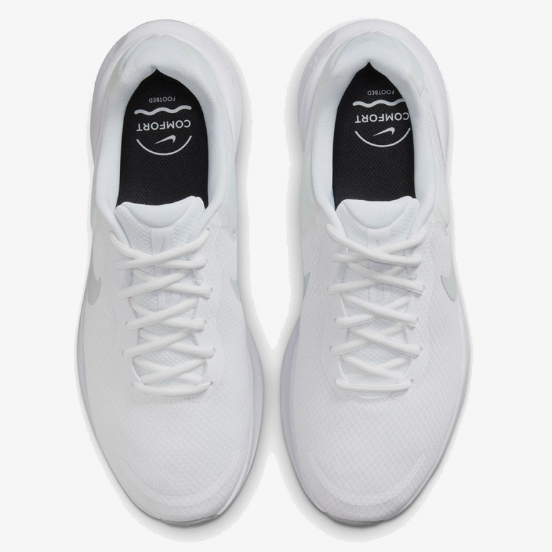Nike Revolution 7 