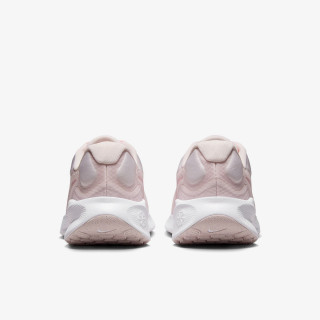 Nike Revolution 7 