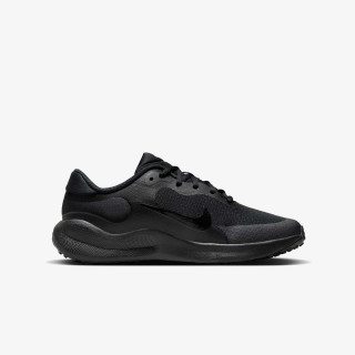 Nike Revolution 7 