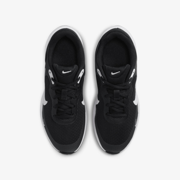 Nike Revolution 7 
