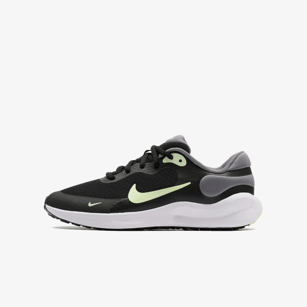 Nike Revolution 7 