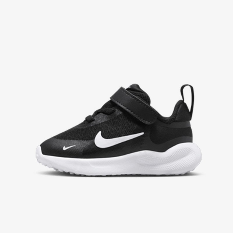Nike Revolution 7 