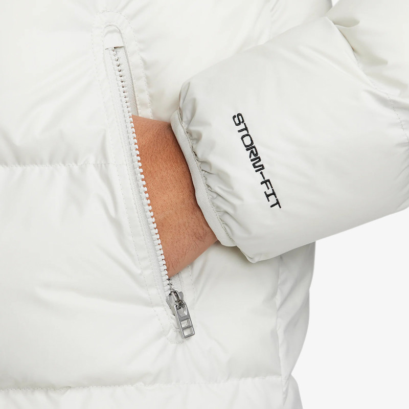 Nike Storm-FIT Windrunner 