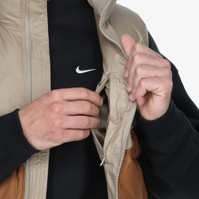 Nike Storm-FIT Windrunner 