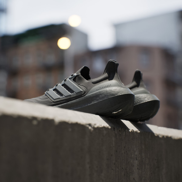 ULTRABOOST LIGHT 