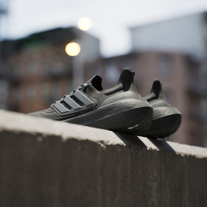 ULTRABOOST LIGHT 