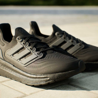 adidas ULTRABOOST LIGHT 