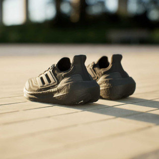 adidas ULTRABOOST LIGHT 