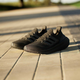 adidas ULTRABOOST LIGHT 