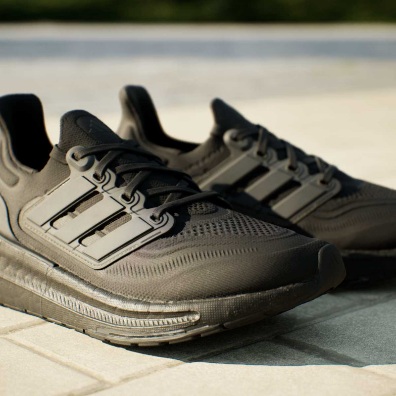 adidas ULTRABOOST LIGHT 
