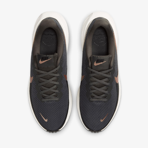 Nike Revolution 8 