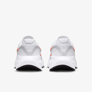 Nike Revolution 8 