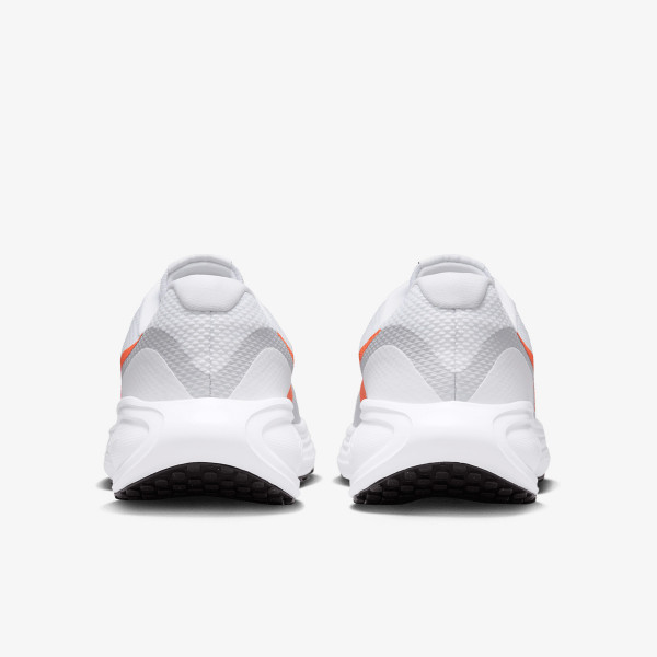Nike Revolution 8 