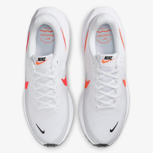 Nike Revolution 8 