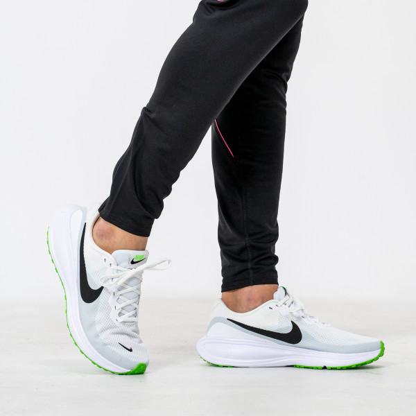 Nike NIKE REVOLUTION 8 