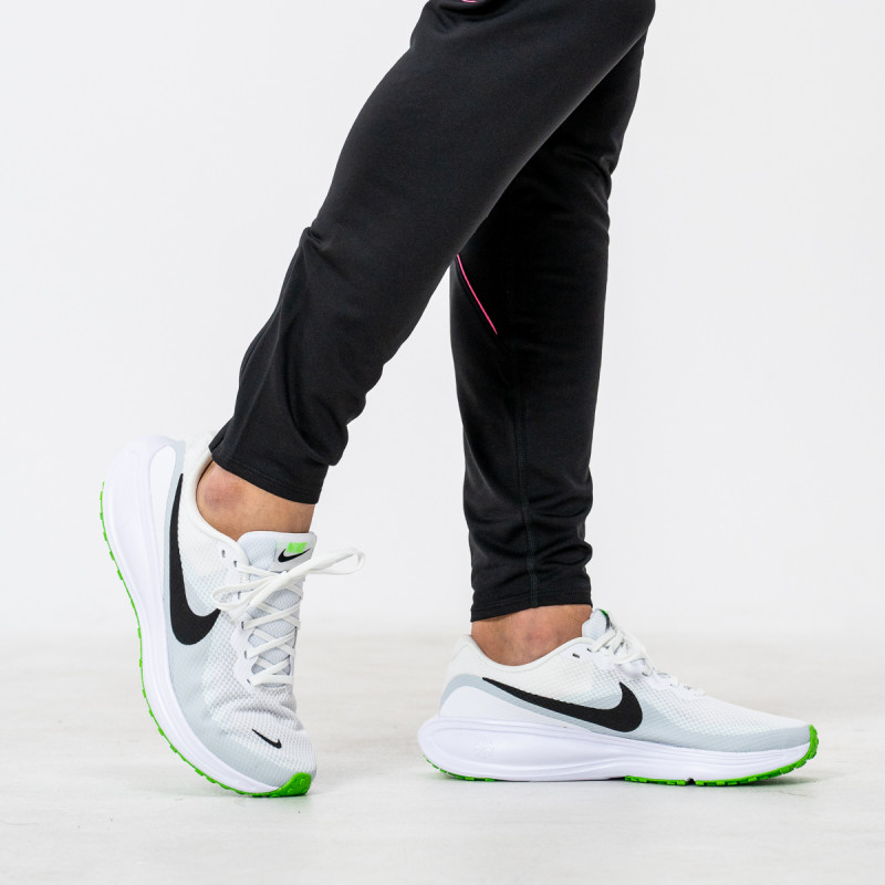 Nike NIKE REVOLUTION 8 