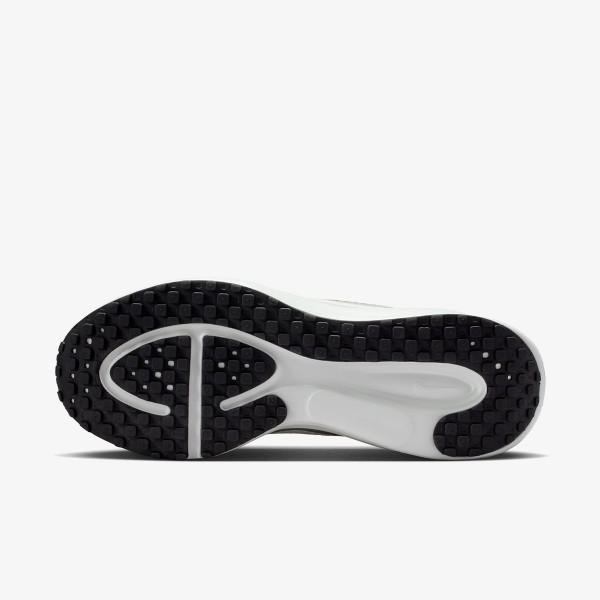 NIKE REVOLUTION 8 