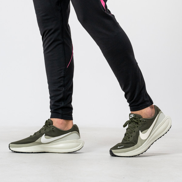 NIKE REVOLUTION 8 