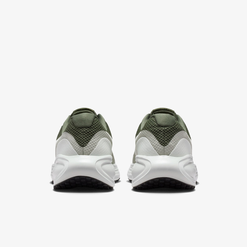 NIKE REVOLUTION 8 