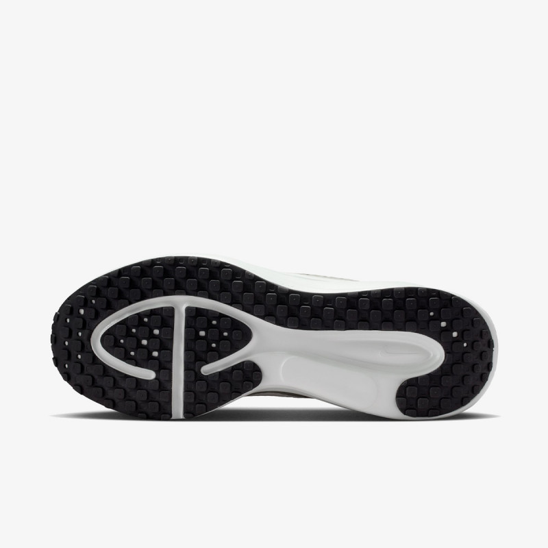 NIKE REVOLUTION 8 