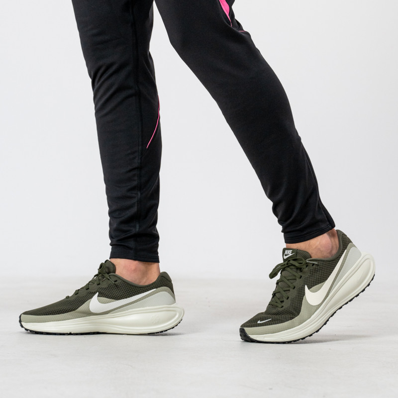NIKE REVOLUTION 8 